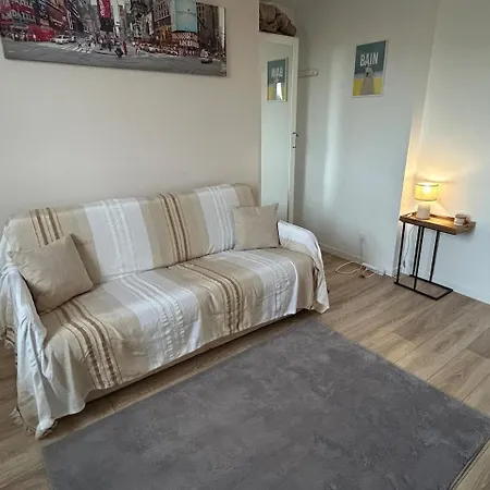 Place Morny, 2 Brand New, Up To 4 Guests * Deauville