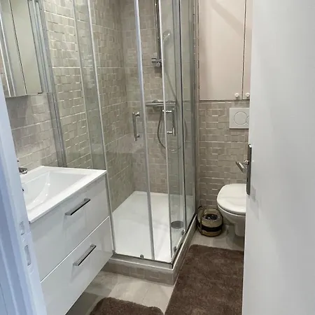 Place Morny, 2 Brand New, Up To 4 Guests