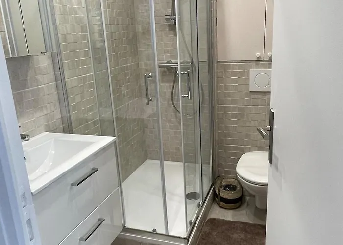 Place Morny, 2 Brand New, Up To 4 Guests