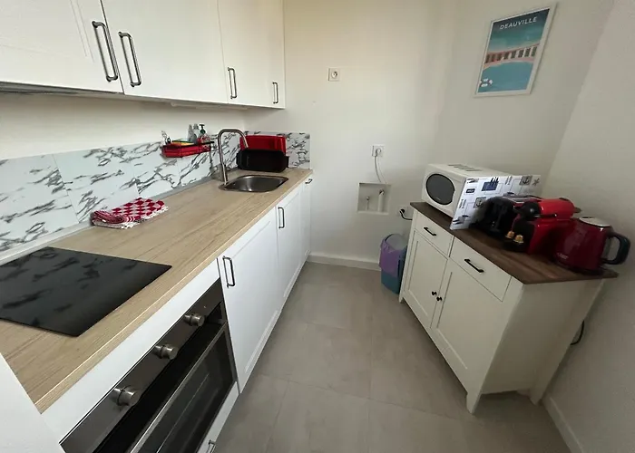 Place Morny, 2 Brand New, Up To 4 Guests דירה