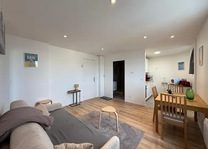 Place Morny, 2 Brand New, Up To 4 Guests